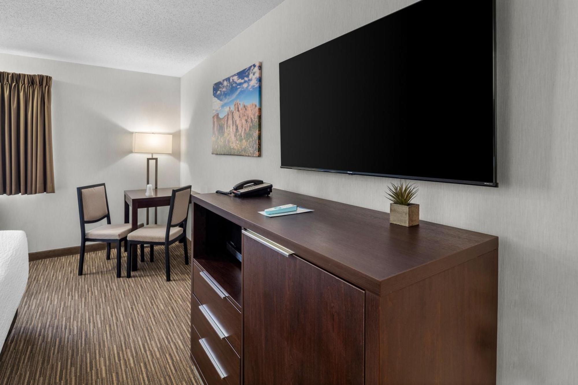 Everspring Inn & Suites Hill City Exteriör bild