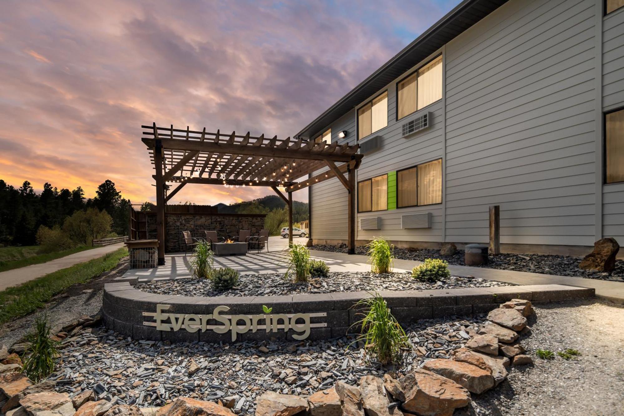 Everspring Inn & Suites Hill City Exteriör bild