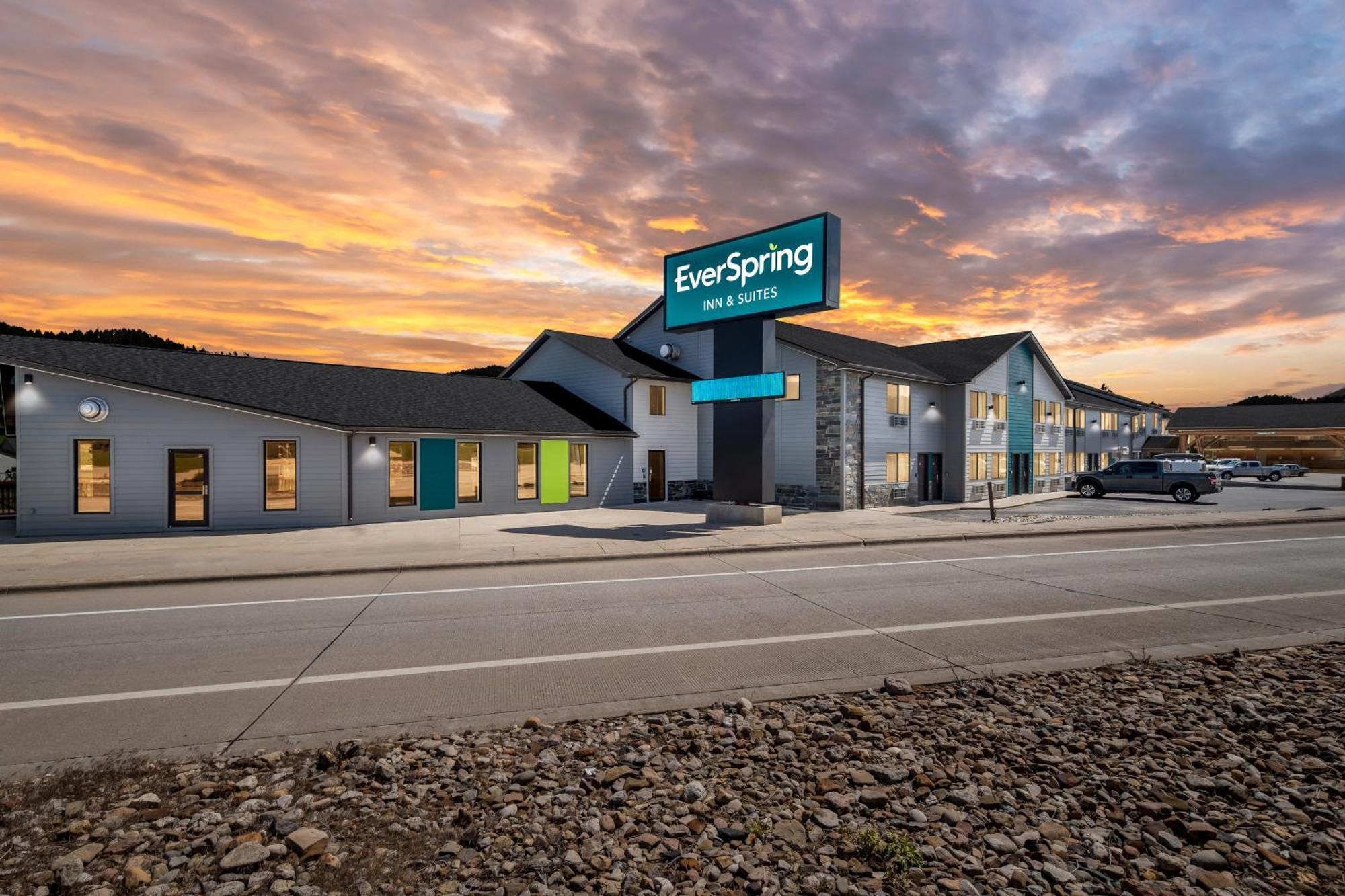 Everspring Inn & Suites Hill City Exteriör bild