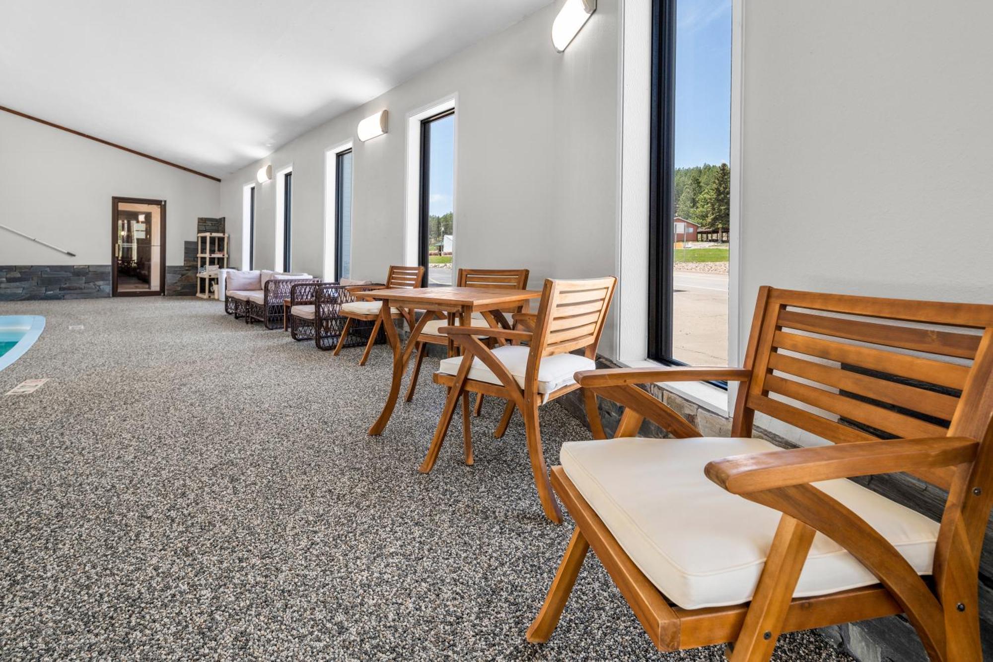 Everspring Inn & Suites Hill City Exteriör bild